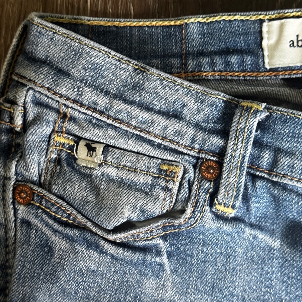 Girls Abercrombie Kids (Mackenzie Style) Flare Leg Jeans Size 8 - Picture 5 of 9
